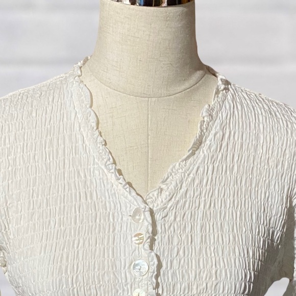 Nomadic Traders Beautiful Textured Ruffled Button Up White Top - Picture 2 of 7